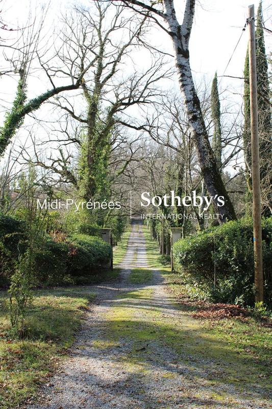 Maison de maîtres - 355 m² - 7 pièces