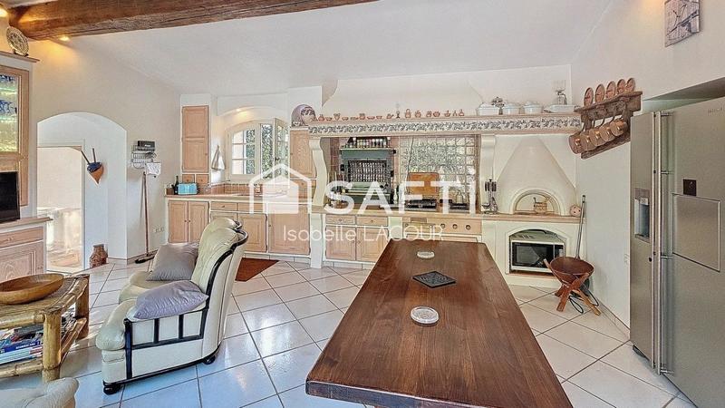 Villa - 260 m² - 6 pièces