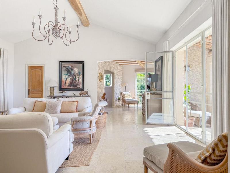 Maison - 250 m² - 6 pièces