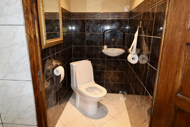 Maison - 460 m² - 9 pièces