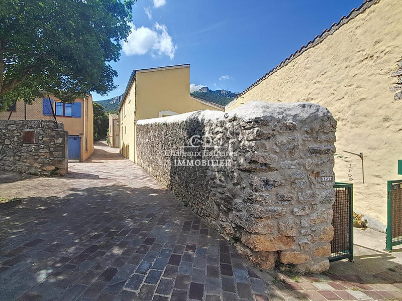 Maison - 239 m² - 11 pièces