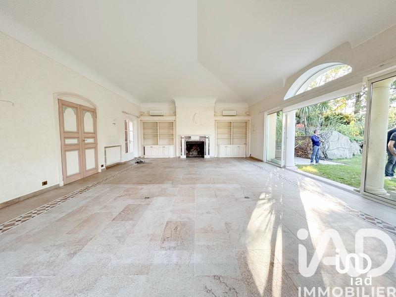 Maison - 380 m² - 9 pièces