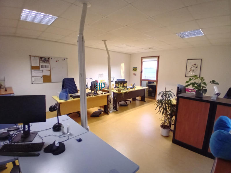 Bureau - 764 m² - 19 pièces