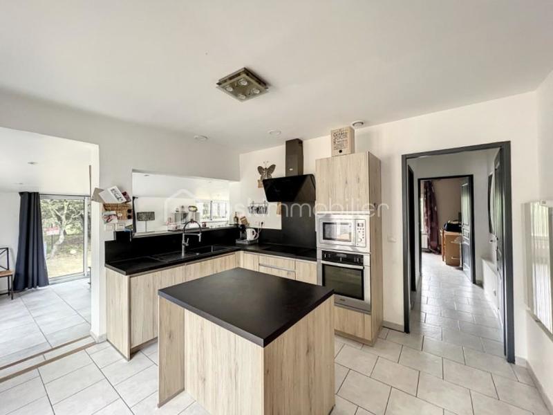 Propriété - 317 m² - 8 pièces