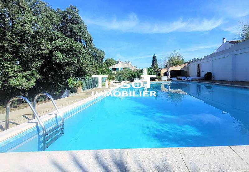 Villa - 243 m² - 11 pièces