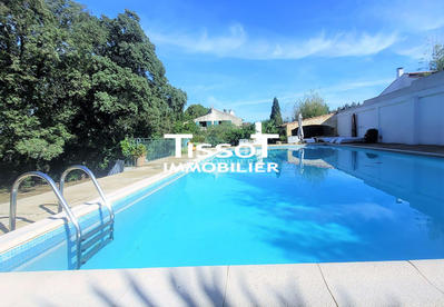 Villa - 243 m² - 11 pièces