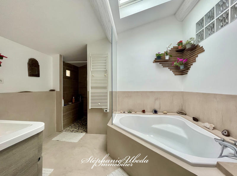 Villa - 202 m² - 8 pièces