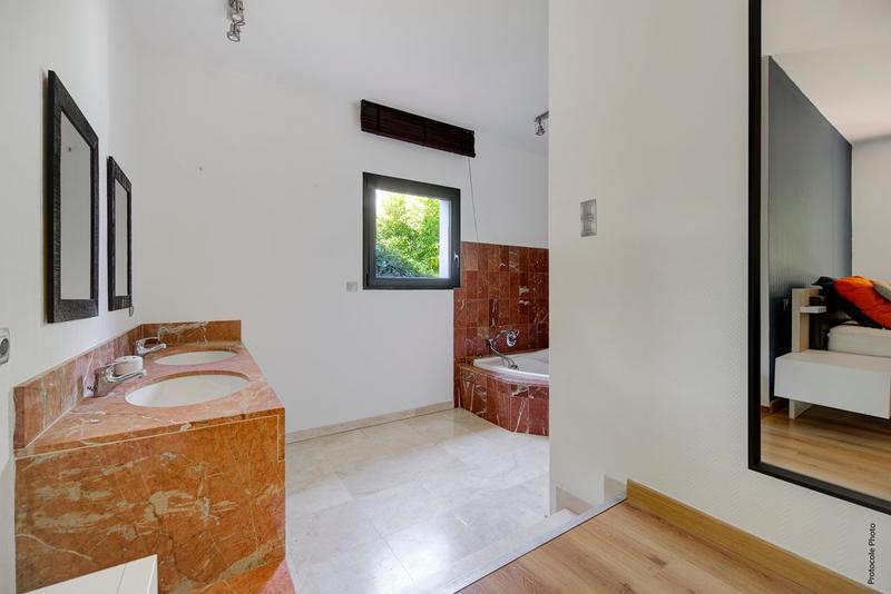 Maison d'architecte - 235 m² - 5 pièces