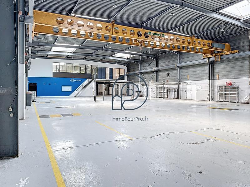 Entrepôt - 1 749 m²