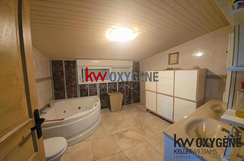 Maison - 215 m² - 9 pièces