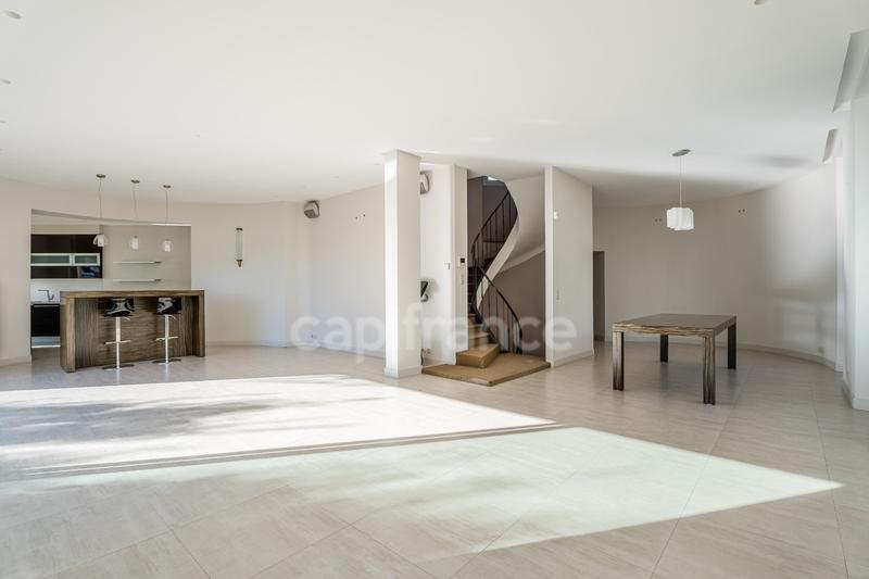 Propriété - 400 m² - 8 pièces