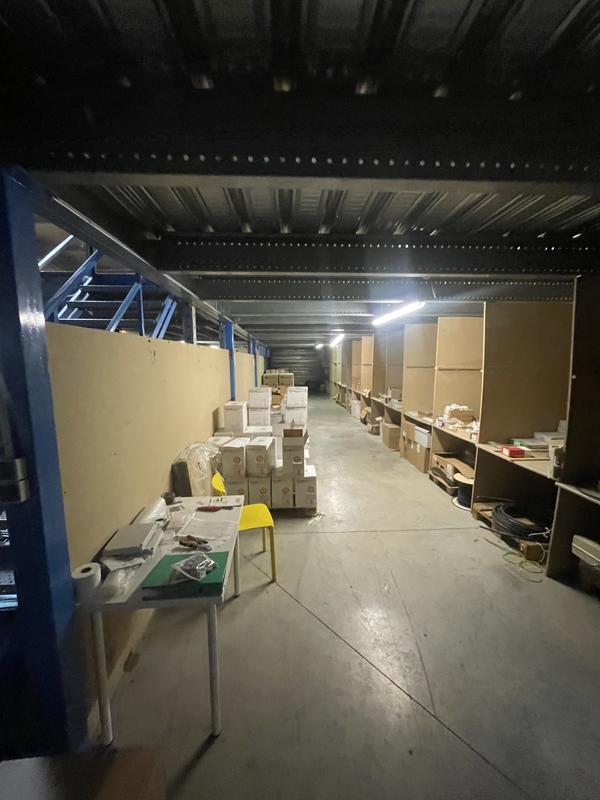 Local d'activités - 887 m²