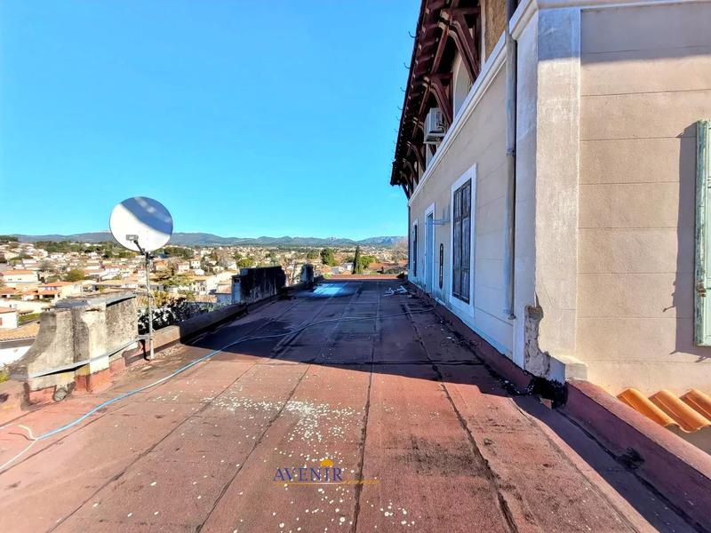 Maison - 225 m² - 10 pièces