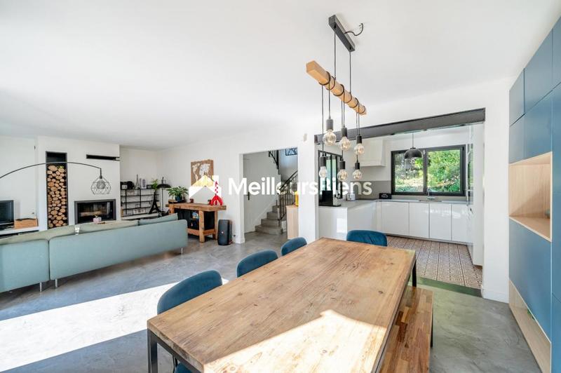 Maison - 140 m² - 8 pièces