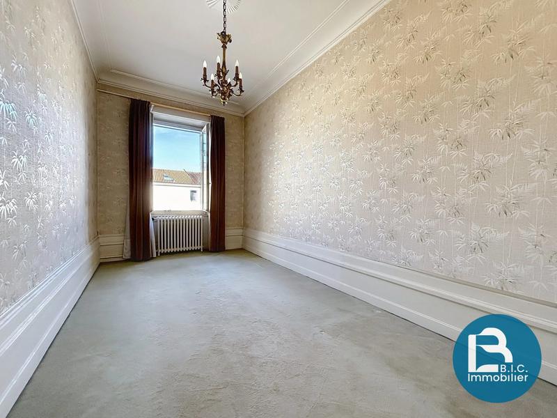 Appartement - 201 m² - 6 pièces