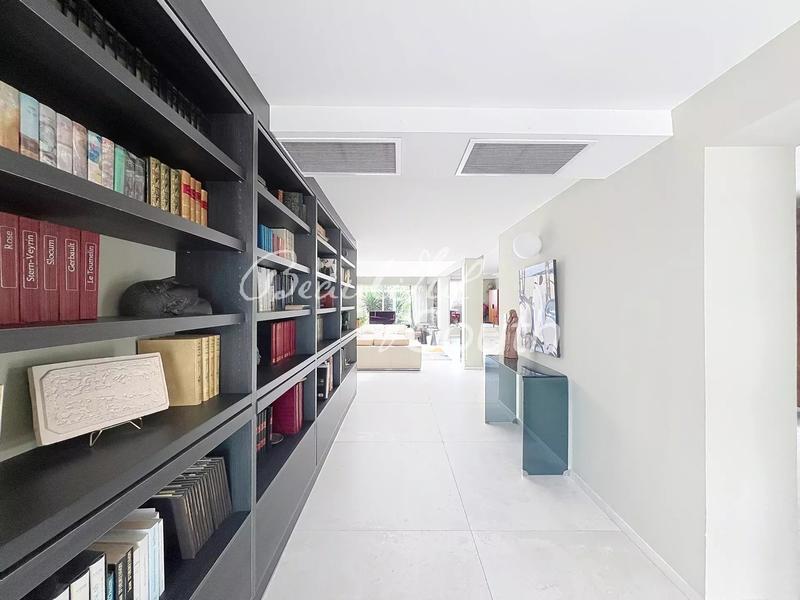 Villa - 300 m² - 7 pièces