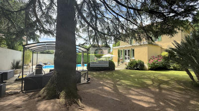 Maison - 174 m² - 9 pièces