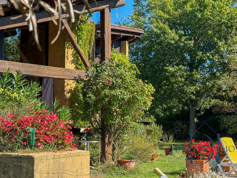 Maison - 210 m² - 8 pièces