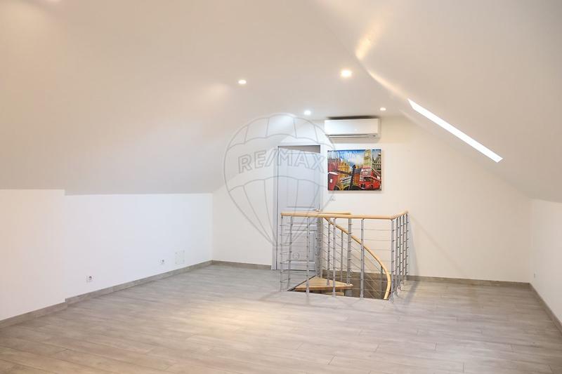 Pavillon - 225 m² - 9 pièces