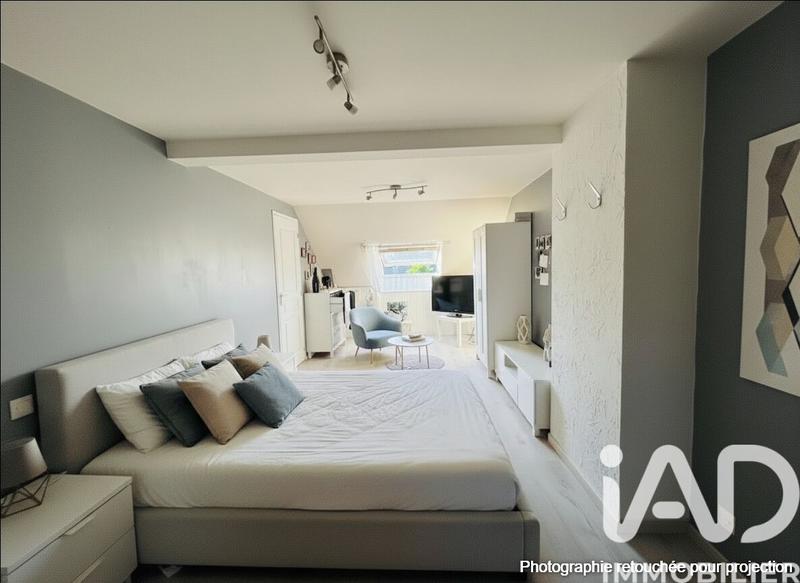 Maison - 210 m² - 8 pièces