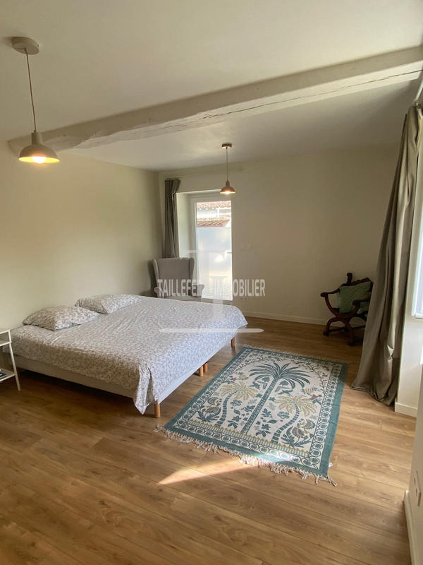 Maison - 298 m² - 9 pièces