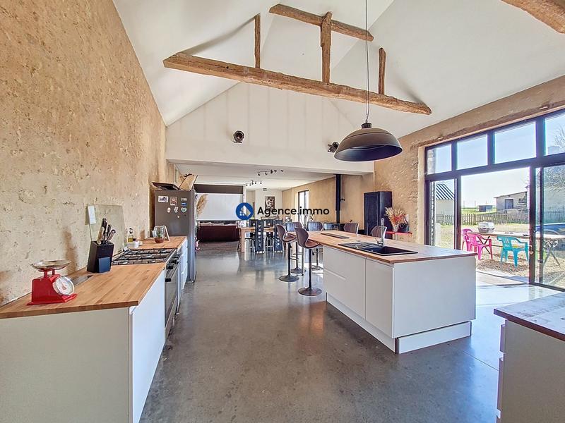 Maison - 211 m² - 5 pièces