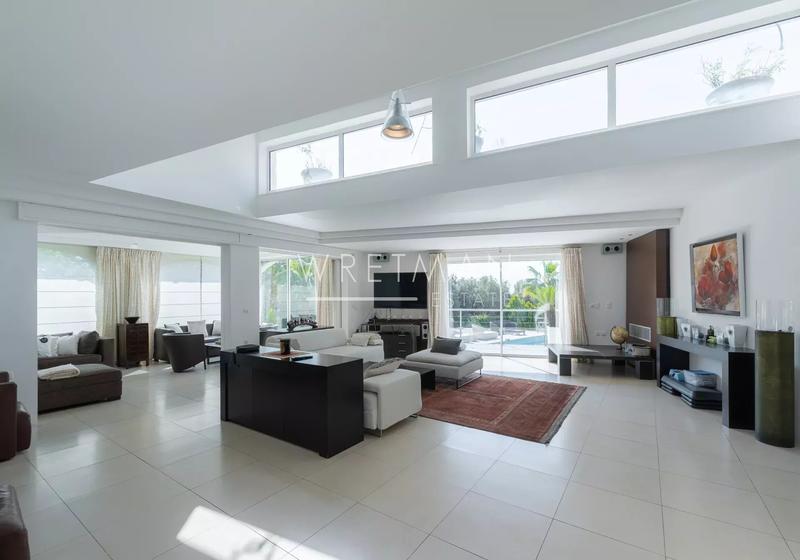 Villa - 630 m² - 10 pièces