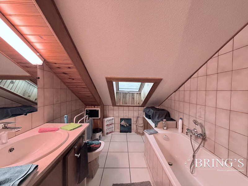 Maison - 250 m² - 8 pièces