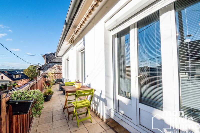 Maison traditionnelle - 210 m² - 7 pièces