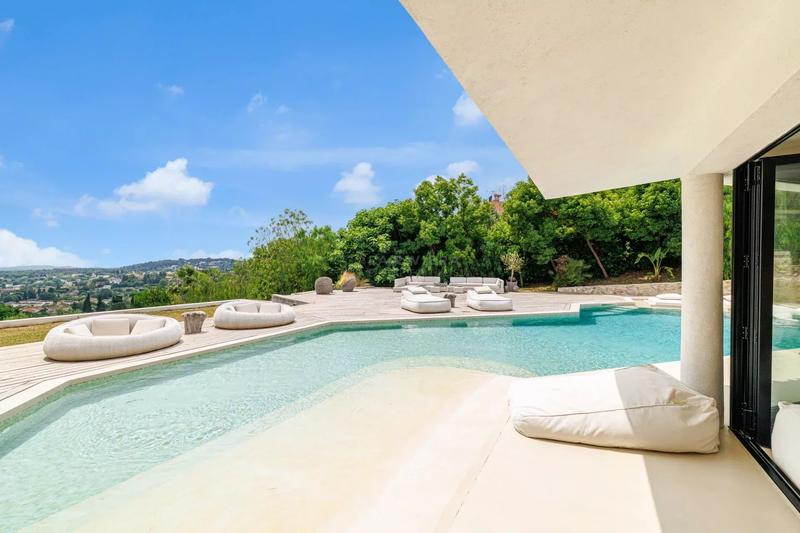 Appartement - 257 m² - 8 pièces