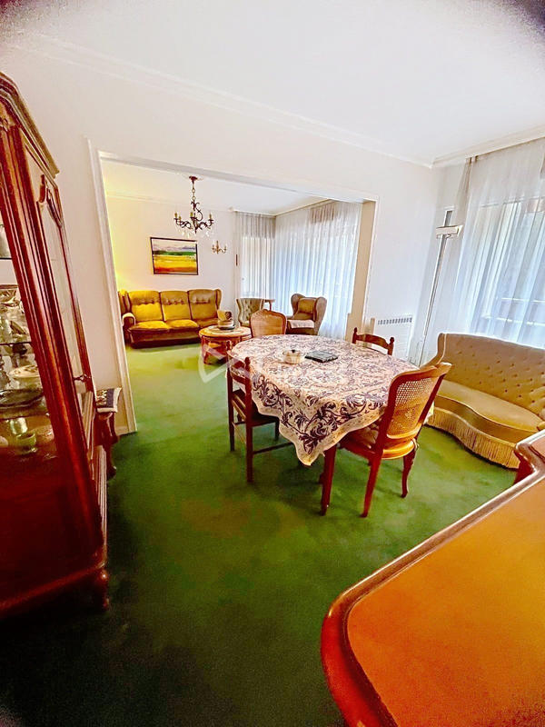 Appartement - 99 m² - 6 pièces