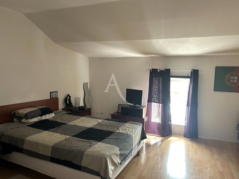 Maison - 268 m² - 11 pièces