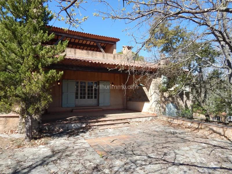 Maison - 225 m² - 7 pièces