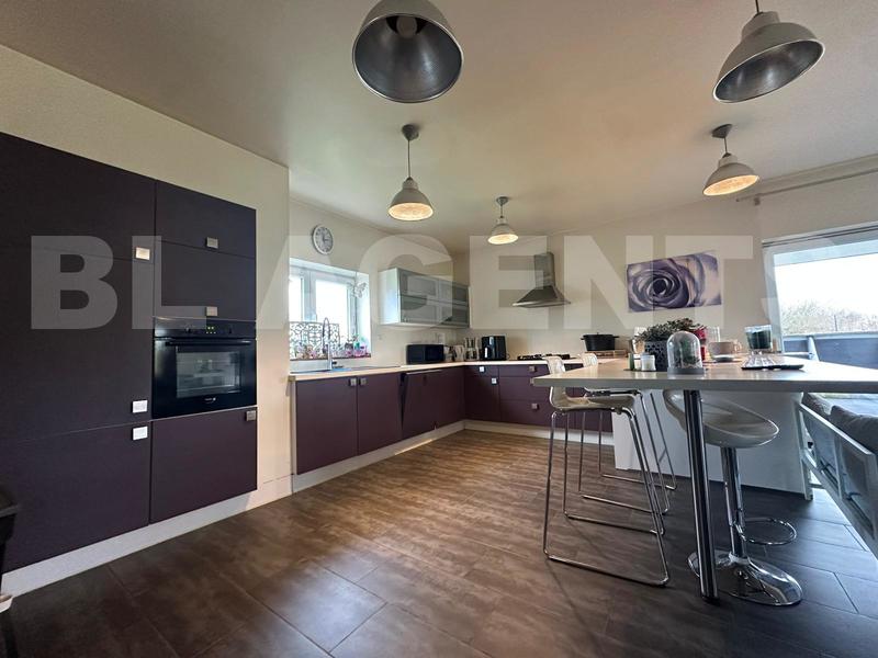 Maison - 200 m² - 5 pièces