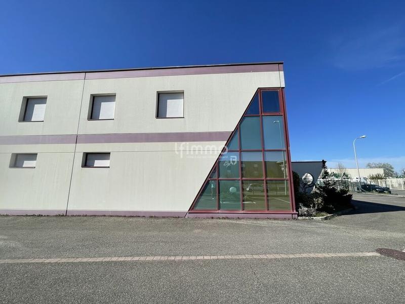 Bureau - 2 689 m² - 20 pièces