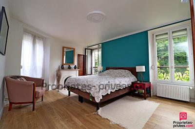 Maison - 250 m² - 8 pièces