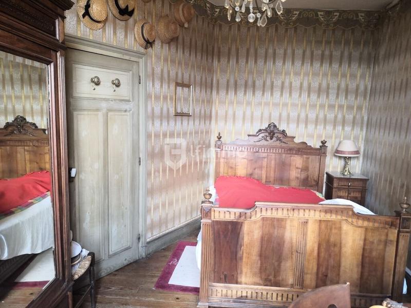 Maison - 198 m² - 10 pièces