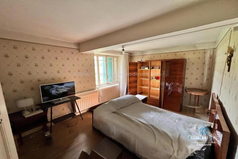 Maison en pierre - 242 m² - 9 pièces