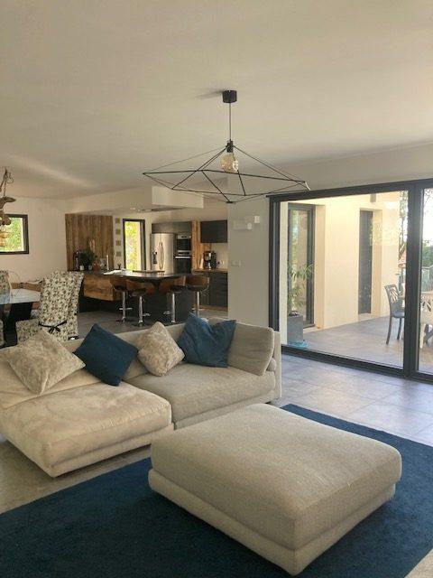 Maison - 201 m² - 6 pièces