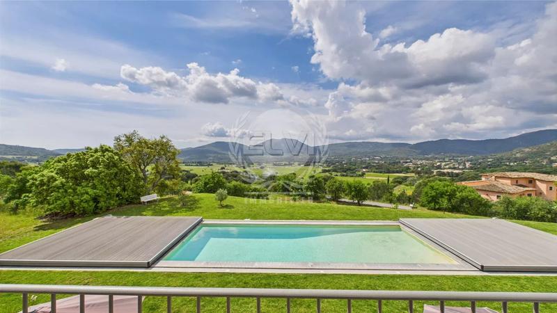 Maison - 250 m² - 8 pièces