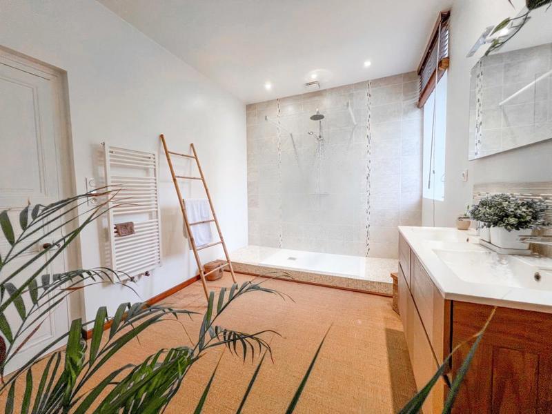 Propriété - 236 m² - 7 pièces