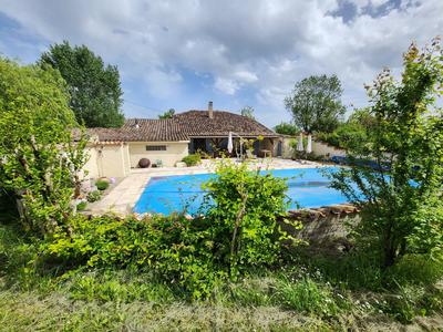 Maison traditionnelle - 263 m² - 13 pièces