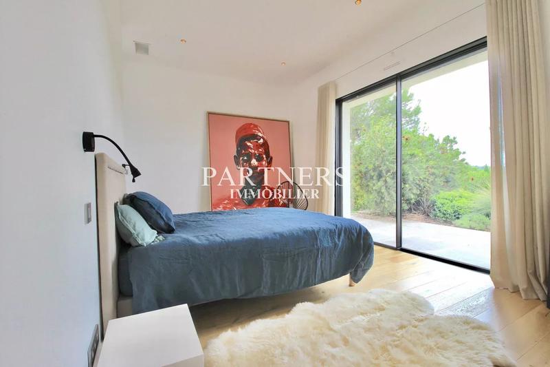 Maison - 270 m² - 8 pièces