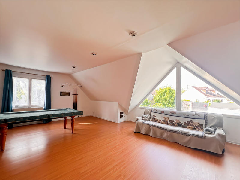 Maison - 205 m² - 8 pièces