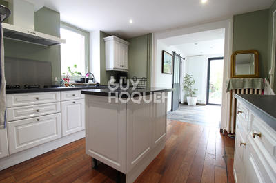 Maison - 211 m² - 8 pièces