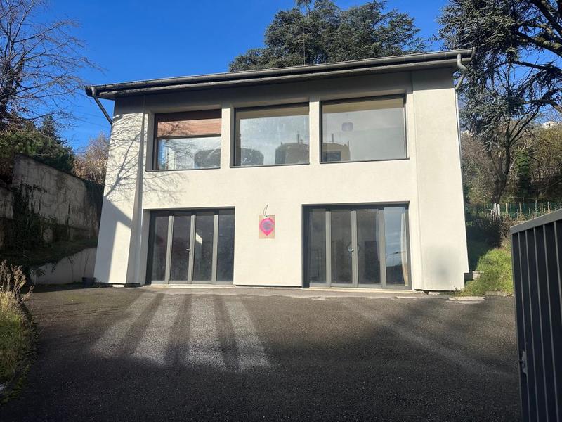 Maison - 233 m² - 4 pièces