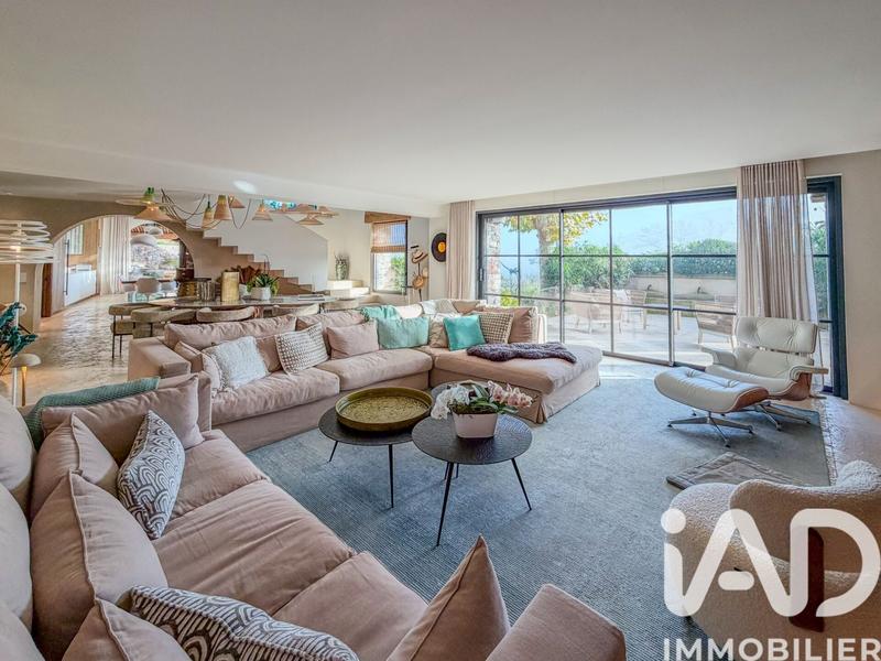 Maison - 245 m² - 5 pièces