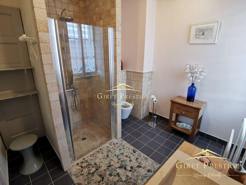 Maison - 600 m² - 12 pièces