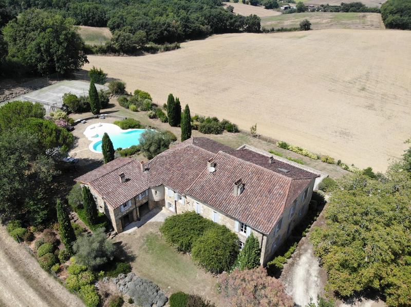 Maison - 427 m² - 12 pièces