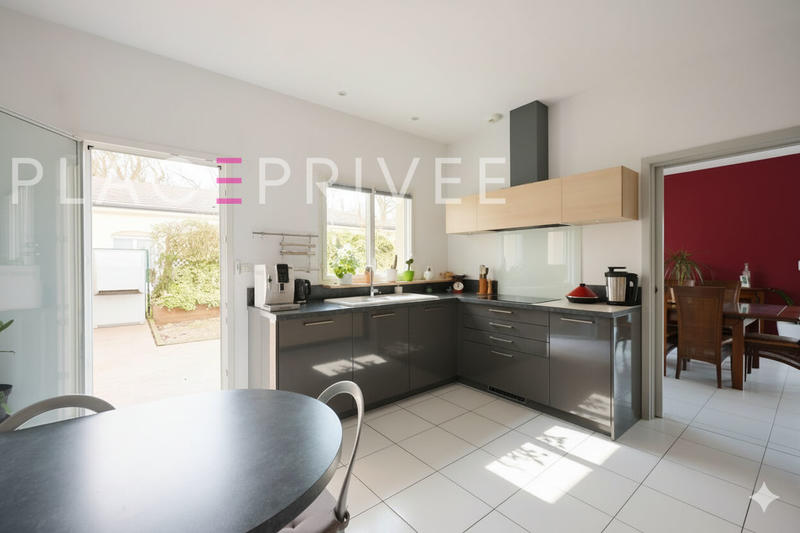 Maison - 225 m² - 7 pièces